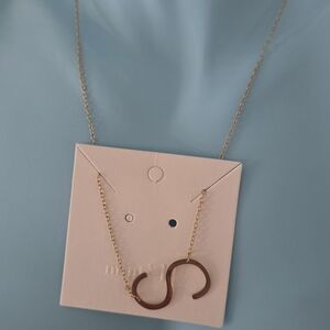 Elegant Gold Necklace with S-Shaped Pendant